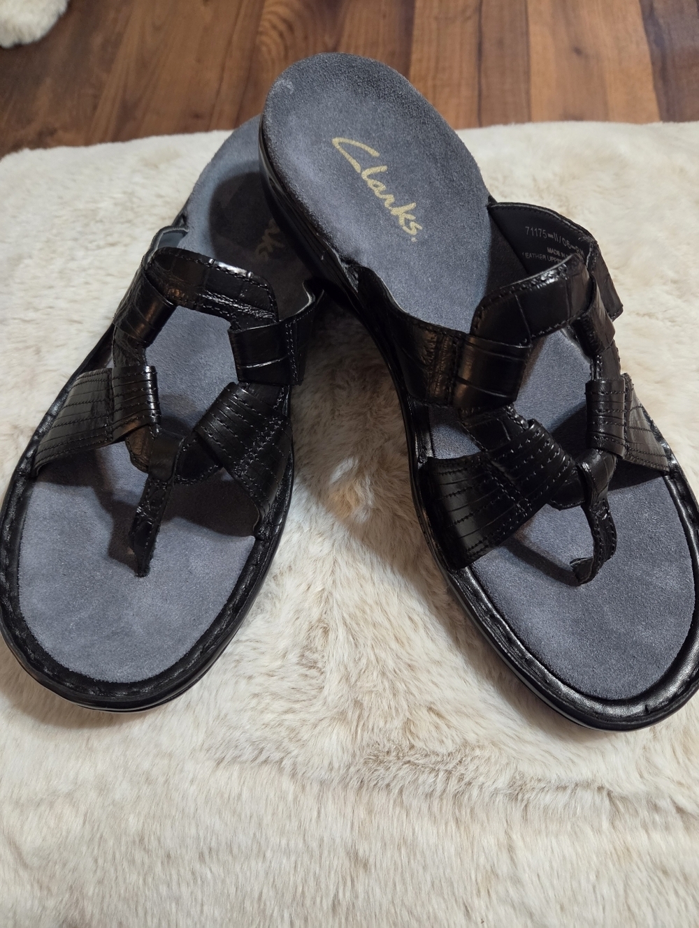 Clarks Stylish Black Slip-On Woven Leather Sandals Sz 8M - Picture 3 of 10